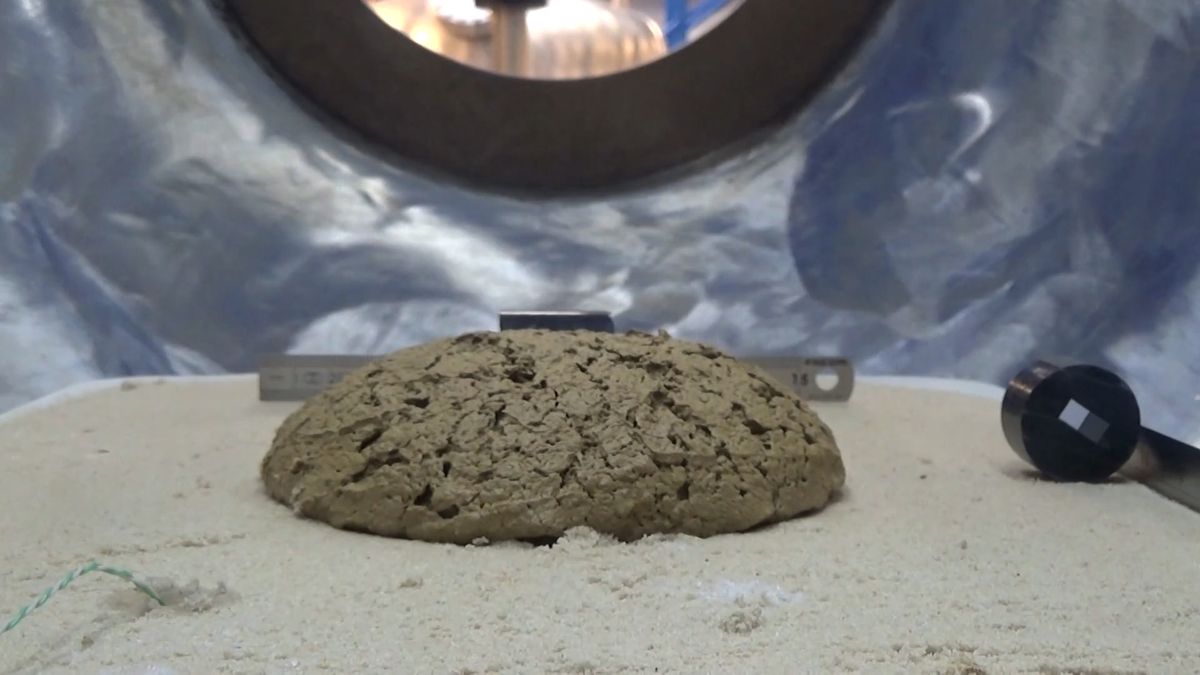 Na Marsu se „peče chleba“. Český vědec vedl studii o chování bahna na rudé planetě